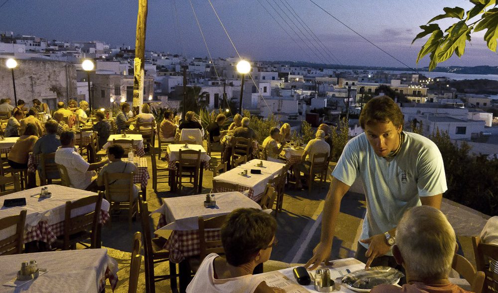 MAT MED UTSIKT: Et måltid på Taverna Metaximas i Exo Gonia er et høydepunkt.